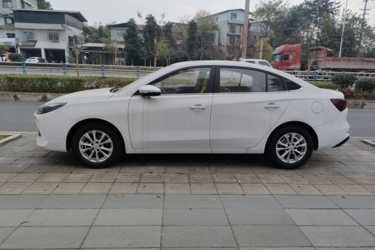 荣威i5 2026款 1.5L CVT豪华版车身外观4