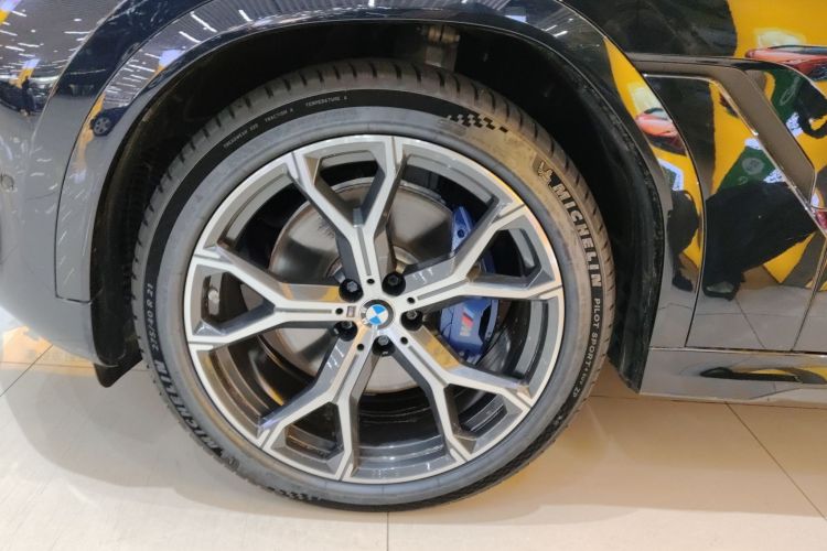 宝马X6 2023款 xDrive40i 尊享型 M运动套装车身外观6007