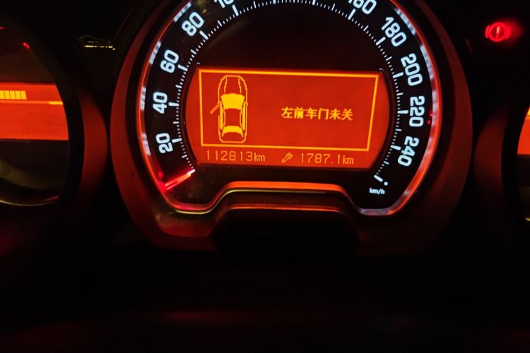 雪铁龙C5 2013款 2.0L 自动尊享型中控内饰15