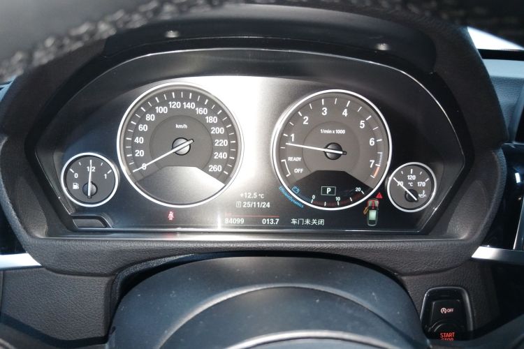 宝马3系GT 2019款 320i 时尚型中控内饰14