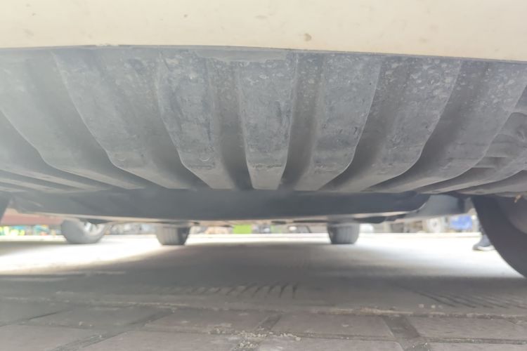 奔驰C级 2016款 C 200 运动版局部细节9008