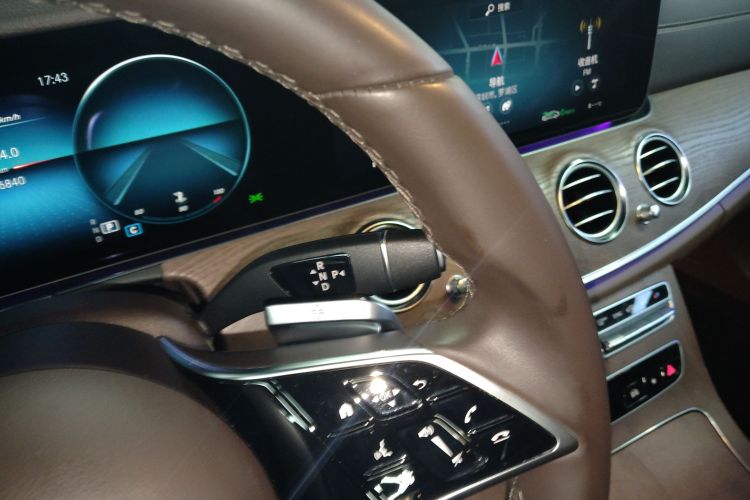奔驰E级 2023款 改款 E 300 L 豪华型中控内饰18