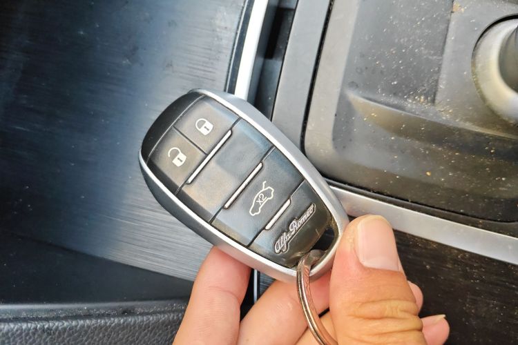 阿尔法·罗密欧 Stelvio斯坦维 2017款 2.0T 200HP 精英版中控内饰11