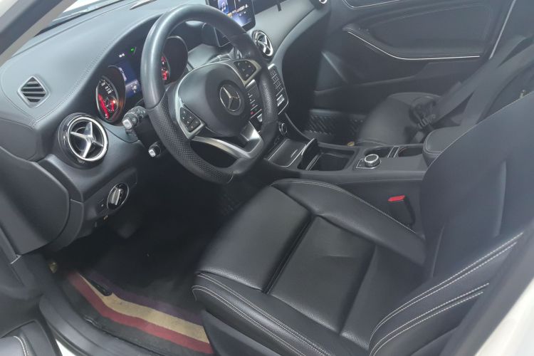 奔驰GLA 2019款 GLA 200 时尚型局部细节19