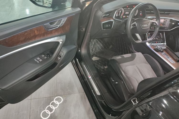 奥迪A6L 2023款 45 TFSI quattro 尊享动感型中控内饰20