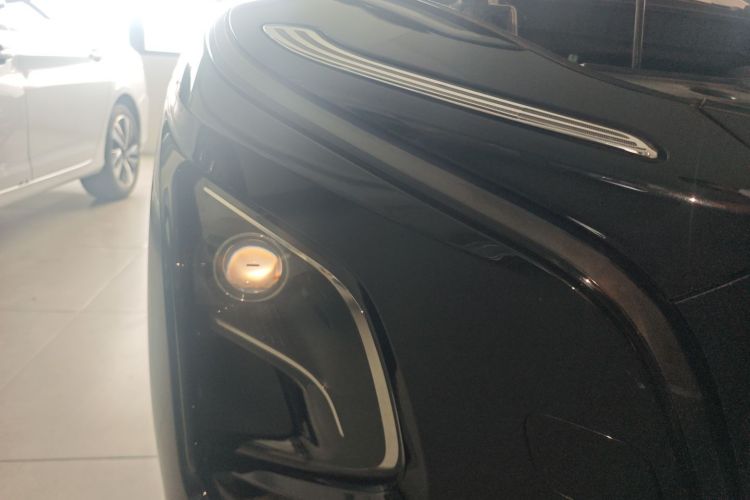 红旗E-QM5 2023款 基础出行版车身外观8