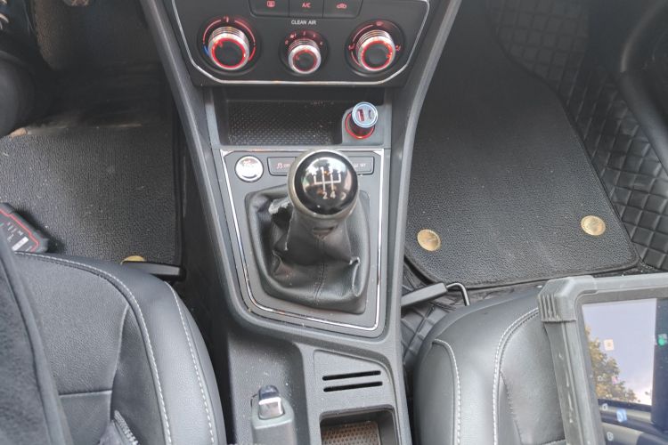 大众 朗逸 2017款 1.6L 手动舒适版中控内饰18