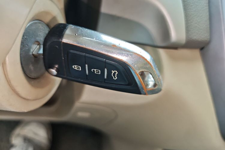 日产 轩逸 2012款 经典 1.6XE 自动舒适版中控内饰7001