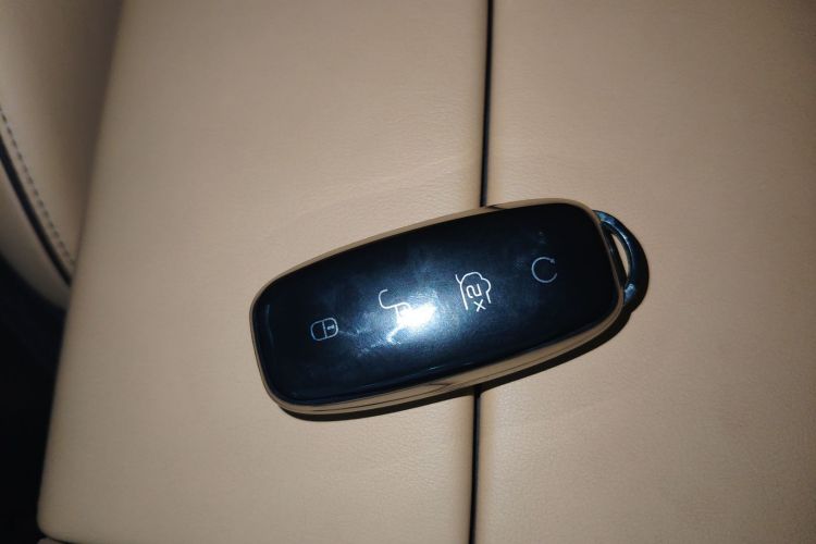 腾势D9 2024款 DM-i 980 四驱旗舰型中控内饰11