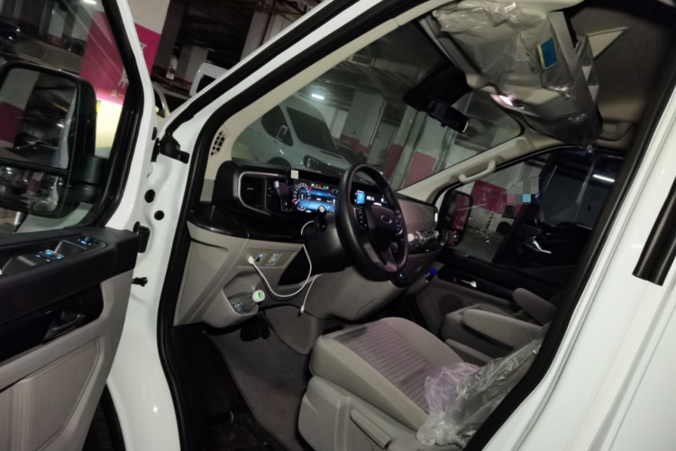 福特 全顺T8 2024款 T8 2.3T柴油自动短轴中顶6座多功能版3/3中控内饰20