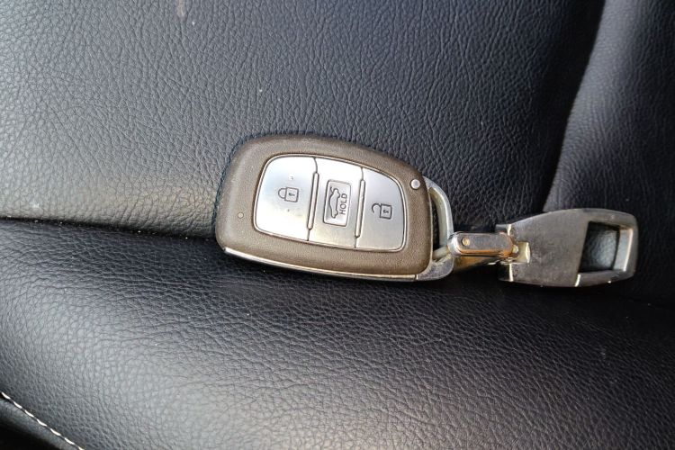 现代 朗动 2016款 1.6L 自动尊贵型中控内饰7001