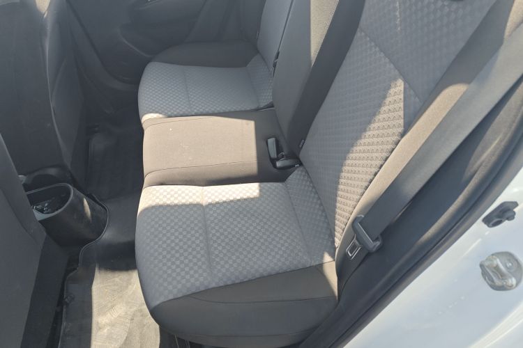 起亚K2 2017款 三厢 1.4L MT GLS中控内饰21