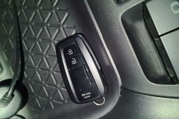 丰田 威兰达 2023款 2.0L CVT两驱都市版中控内饰11