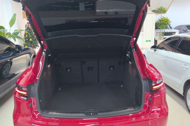 保时捷 2017款  Macan 2.0T机舱底盘23