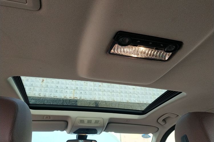 宝马5系 2017款 528Li 领先型中控内饰22