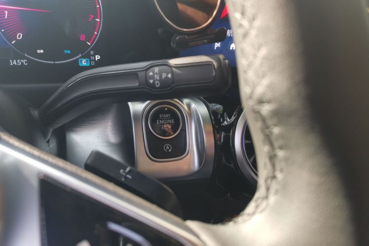 奔驰GLB 2025款 GLB 220 动感型中控内饰18