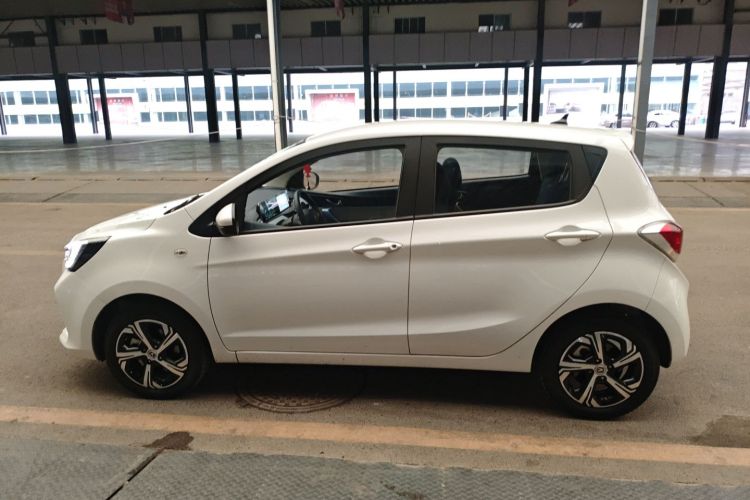 长安欧尚 奔奔E-Star 2022款 赏心版 多彩款 磷酸铁锂车身外观6003