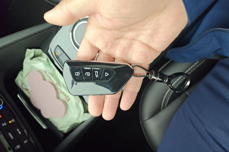 别克 君威 2024款 25T 超享版中控内饰7001