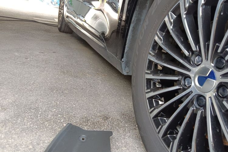 腾势D9 2022款 DM-i 1040 尊贵型局部细节9001