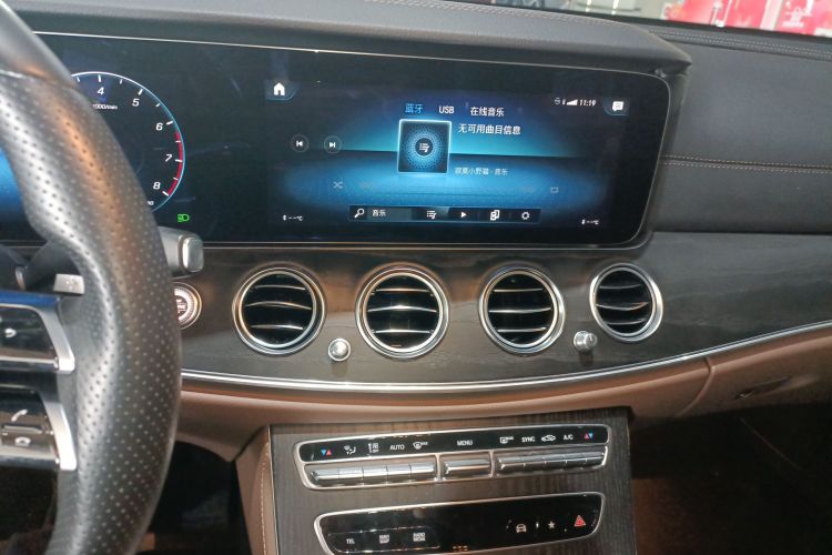 奔驰E级 2021款 改款 E 300 L 运动豪华型局部细节16