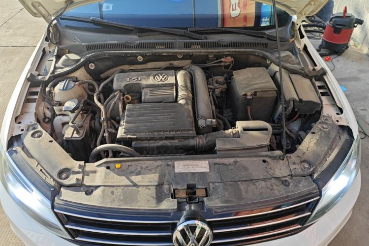 大众 速腾 2016款 230TSI 25周年纪念版机舱底盘24