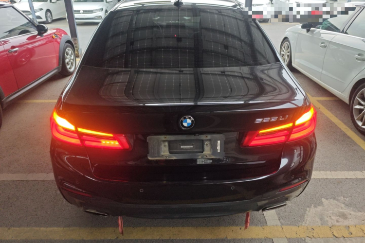 宝马5系 2019款 525Li M运动套装车身外观6