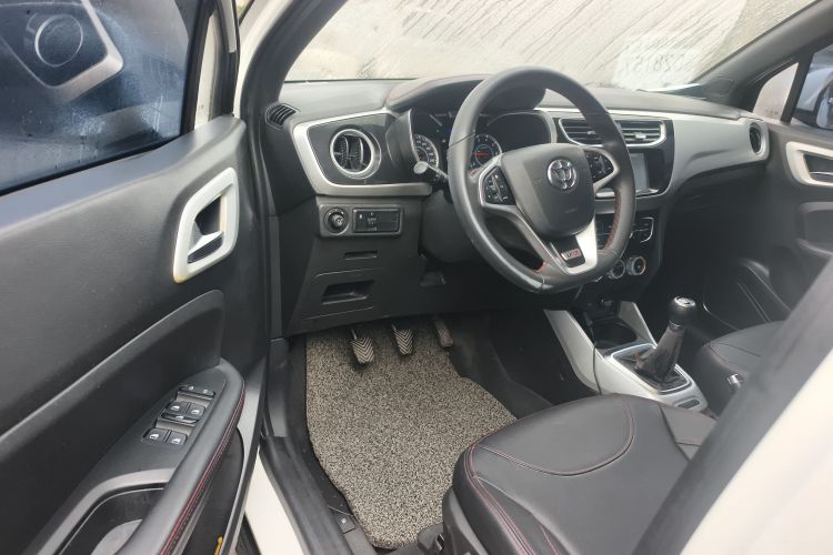 中华V3 2015款 1.5L 手动智能型中控内饰7003