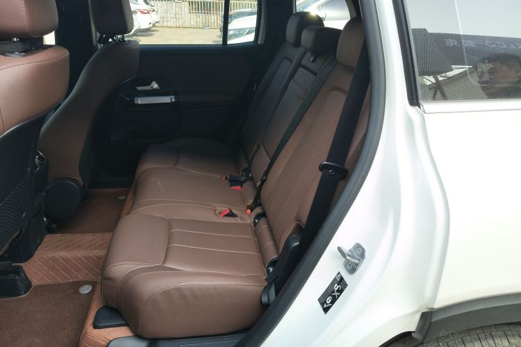 奔驰GLB 2024款 GLB 200 动感型中控内饰21