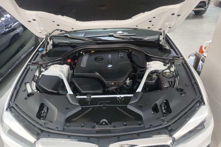 宝马5系(进口) 2018款 525i M运动套装机舱底盘24