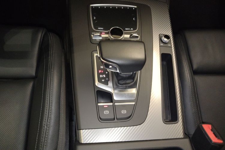 奥迪Q5L 2018款 45 TFSI 尊享运动型 国V局部细节18