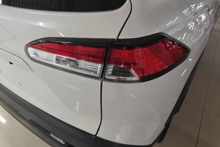 丰田 锋兰达 2023款 2.0L CVT精英版车身外观6006