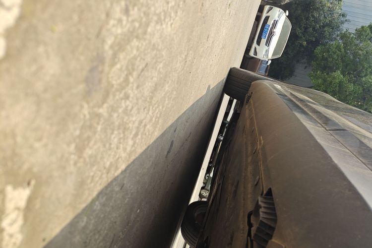 宝马X1 2013款 sDrive18i 时尚型机舱底盘30