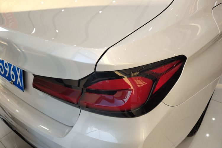 宝马5系 2022款 改款二 530Li xDrive 豪华套装车身外观6006