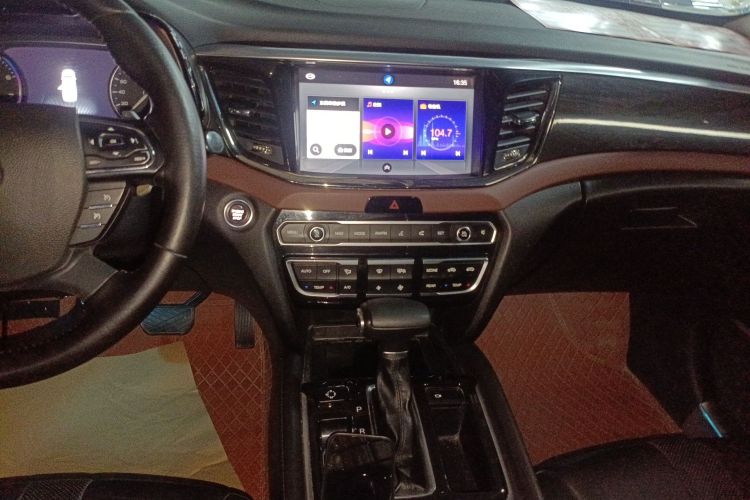 广汽传祺 传祺GS8 2017款 320T 两驱豪华智联版（七座）中控内饰16