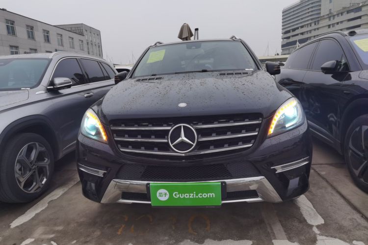 奔驰M级 2014款 ML 400 4MATIC动感型车身外观2