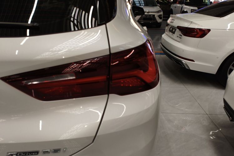 宝马X2 2022款 sDrive25i M运动套装车身外观9