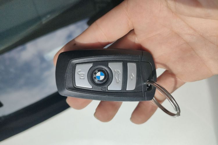 宝马5系 2017款 525Li 领先型中控内饰11