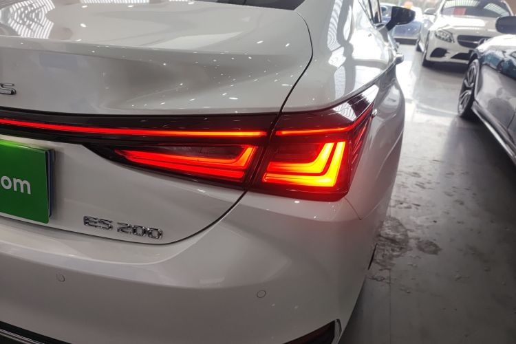 雷克萨斯ES 2025款 200 臻享版车身外观9