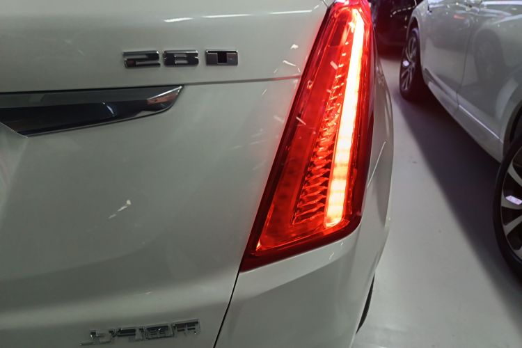 凯迪拉克XT5 2018款 28T 四驱豪华型车身外观9