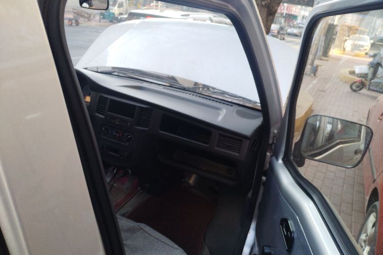 五菱汽车 五菱之光 2023款 1.5L 实用型 5/7座局部细节9005