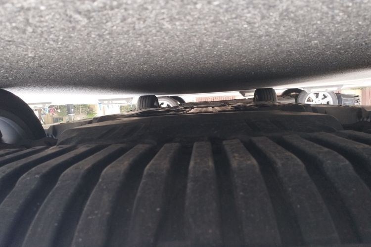 奔驰C级 2019款 改款 C 260 L 运动版局部细节9008