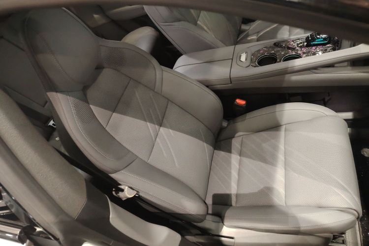 极氪001 2025款 WE版 100kWh 后驱局部细节41