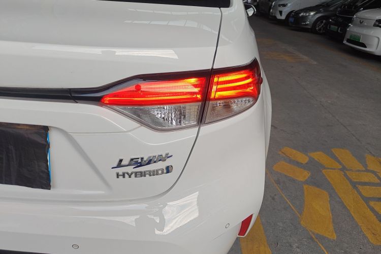 丰田 雷凌 2022款 双擎 1.8H E-CVT运动版车身外观6006