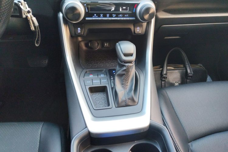 丰田 威兰达 2022款 改款 2.0L CVT两驱领先版中控内饰18