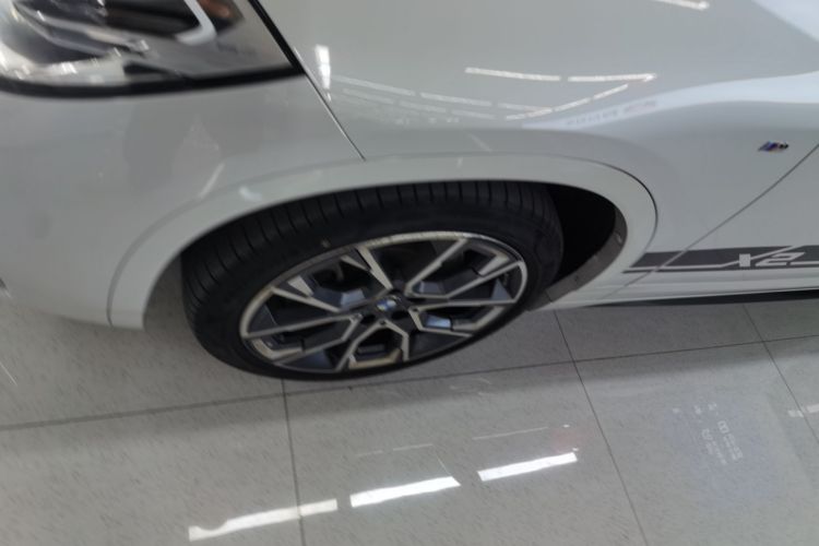 宝马X2 2021款 改款 sDrive25i 曜夜版车身外观35