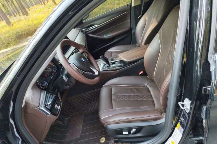 宝马5系新能源 2020款 里程升级版 530Le 豪华套装中控内饰19