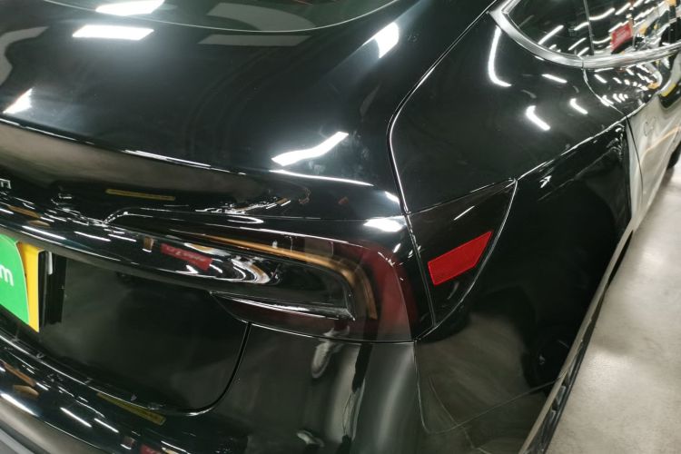 特斯拉 Model 3 2023款 长续航全轮驱动版车身外观9