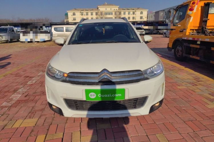 雪铁龙C3-XR 2015款 1.6L 自动先锋型车身外观2