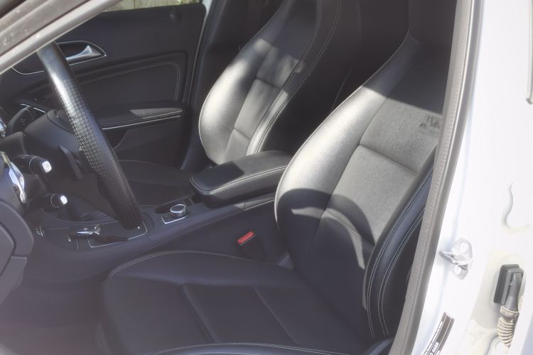 奔驰GLA 2018款 GLA 200 时尚型中控内饰19