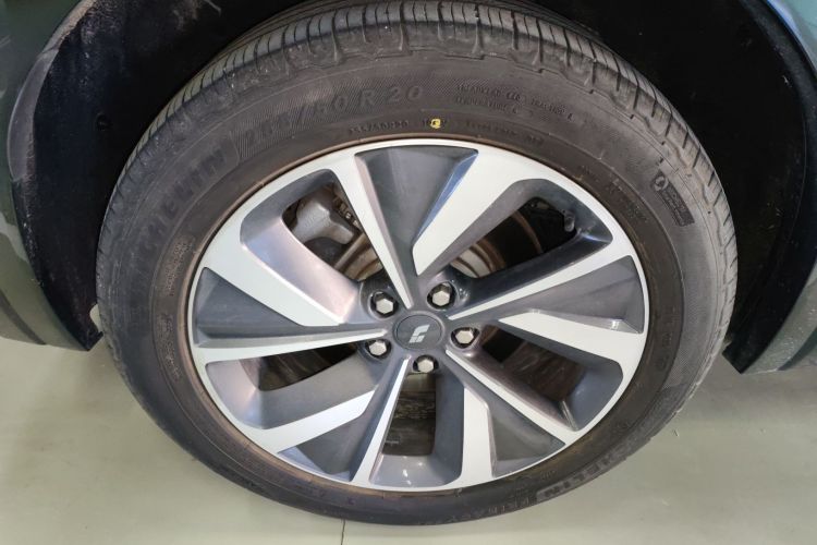 理想汽车 理想ONE 2021款 增程6座版车身外观6008